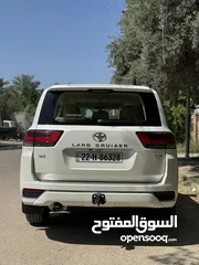  3 تويوتا لاندكروزر VX