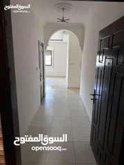  18 من المالك مباشرة شقه طابق اول في ابو عليا تشطيب جديد مساحة 100 متر عمر البناء 10 سنين