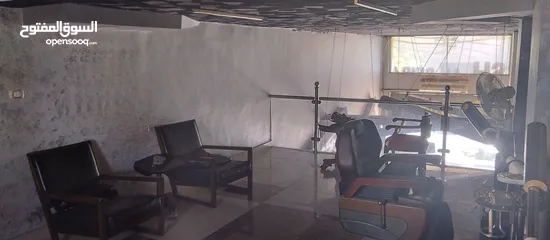  3 محل للبيع موقع مميز جداً