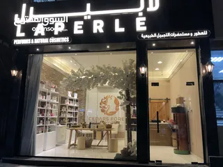  3 محل راقي في شارع خليفه عطور ومستحضرات التجميل الطبيعية للبيع
