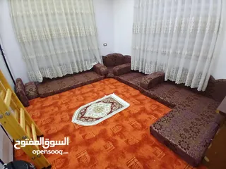  2 فراش مستخدم نهدي جميل ومريح
