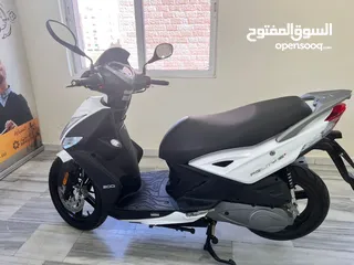 1 للبيع سكوتر Kymco Agility 16+ 200i موديل 2022 – شبه جديد بحالة ممتازة ومسافة قليلة جدًا