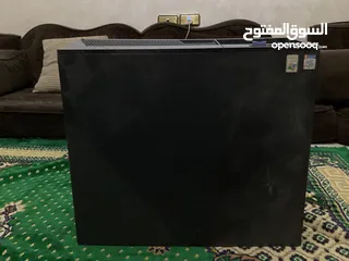  2 كمبيوتر شغال ميه بلميه للألعاب الخفيفه وتقدر تعدلو للألعاب القويه زي قراند وغيرها والتواصل رساءل