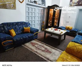  6 طقم كنب مستورد خشب سويد كامل نضيف جدا ضغط ممتاز مكون من سبعة مقاعد الطقم ثقيل ومريح لاصحاب الذوق