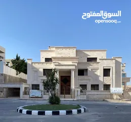  8 قصر حديث للبيع في الأردن