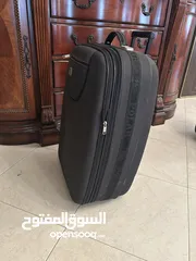  1 شنطة سفر لون رمادي