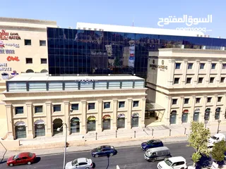  4 ‏مكتب سوبر تجاري في شارع الجاردنز