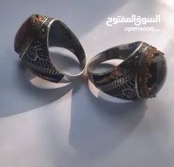  2 خاتم  العقيق من النوادر،مميز في النحت التقليدي،وسكت من الفضة.   .