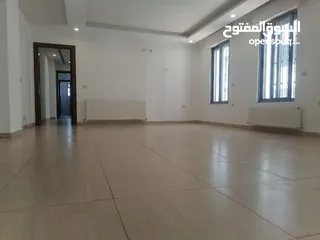  3 شقه ارضيه للبيع في خلدا مع حديقه و ترس