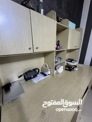 4 مكتب أثاث مكتبي خشبي مع جوارير وخزاين للمنزل لغرفه نوم او غرفة عمل حجم كبير واجهه كامله للبيع