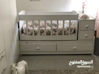  2 تخت بيبي للبيع بحاله جيده استخدام بسيط ل عمر 0-6سنوات ومريح جدا