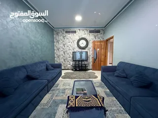  8 باطلالة شارع الشيخ خليفة - شقة مميزة جدا غرفة وصالة قريب من مدرسة الحكمة للايجار الشهري
