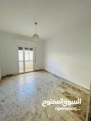  1 شقة للإيجار شارع عمر المختار مطلوب عزاب