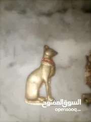  7 اهرامات بلورية مع اكسسوارات نحاسية