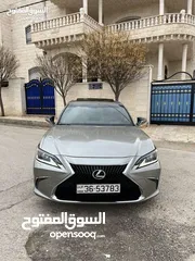  2 Lexus es300h 2019