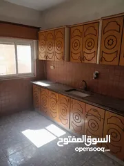  1 شقه فارغة للايجار في بتونيا طريق عين عريك تبعد 200م عن دوار الفواكه