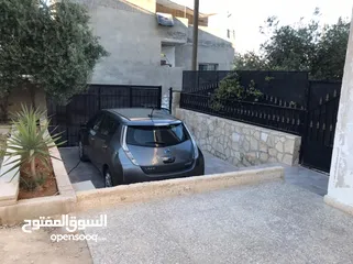  6 عمارة من 3 شقق مساحة 320 م وارض فارغة ياجوز منطقة الرشيد حي جعفر قرب اخر موقف للباصات