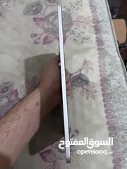  5 ايباد برو m1 2021 الجيل الثالث  الايباد في كسرين بالشاشه بس مو مأثرين ولا على اشي