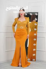  2 فستان سهرة طويل باللون الذهبي للبيع