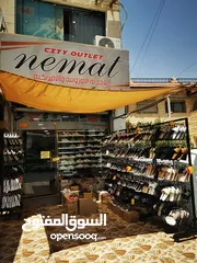  19 محل أحذيه بكامل الديكور والمعدات والأحذيه