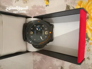  5 Panerai Luminor Submersible هي ساعة فاخرة وانيقة