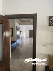  5 شقه ارضيه مع مدخل خاص