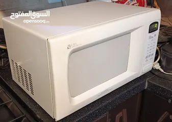  1 ميكروويف كبير نوع دايو بحالة ممتازة