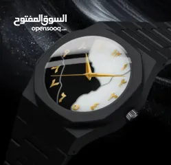  4 الساعة الترند الكاملة بالسواد – والبياض بارقام عربية أنيقة تضيف لمسة تراثية رقمية .
