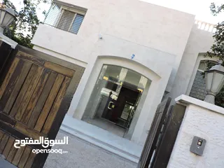  12 فيلا مستقلة للبيع خلدا العواجانيه على مساحة أرض دونم