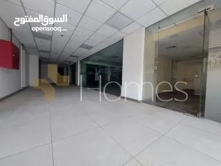  1 معرض بموقع مميز للبيع شارع عبدالله غوشه ، بمساحة 682 م