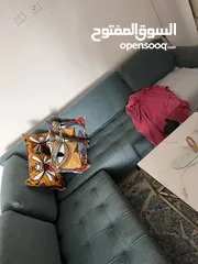  1 طقم كنب  حرف L    مقاعد 8  لون ازرق بسعد جيد جدا ، شبه جديد