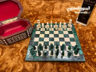  14 شطرنج من الملكيت والالباستر