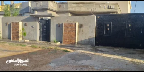  1 منزل للبيع في عين زاره النادى الدبلوماسي