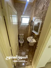  22 شقه مع روف للبيع ماركا الجنوبيه مقابل مسجدالفردوس   مساحه الشقه   111محلات محمد    رفيق