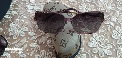  2 نظارتين شمسية للبيع مع العلب الأصلية