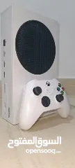  1 Xbox series s للبيع ب850مع يد