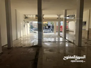  16 ثلاث محلات تجاريه ومخازن علي شارع 36 التجاري الزرقاء الجديدة في افضل موقع في الشارع