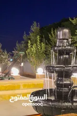  14 شقة مع مسبح داخلي طابق اول طابق ثاني غرفتين نوم وصاله ومطبخ وحمام عدد2 وبلكونه. طابق استديوامع ترس
