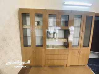  1 بوفيه لآتية فرومايكة حالة الوكالة للبيع 3 قطع  رقم الهاتف