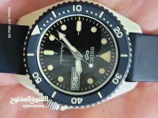  5 ساعات مستخدمه للبيع