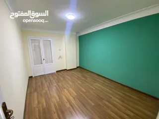  1 شقة للبيع علي جمال عبد الناصر الرئيسي