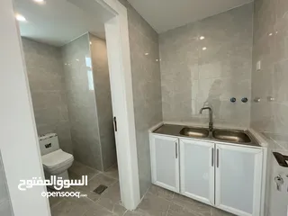  7 مكتب 100 م جاهز للإيجار في منطقة حيوية ما بين الدوار الرابع و الشميساني و العبدلي