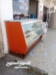  3 ثلاجة عرض مستخدمه وشغاله للبيع بسعر قابل للتفاوض بشيء بسيط مطلوب فيها 150 دينار