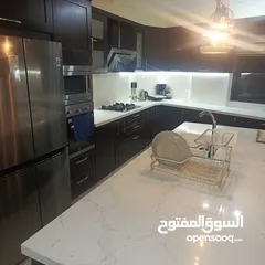  4 شقة فخمة مفروشة للايجار مع حديقة