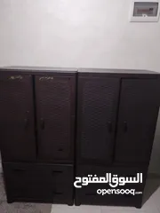  1 سرير وخزائن