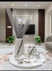  5 مزهريات وتحف