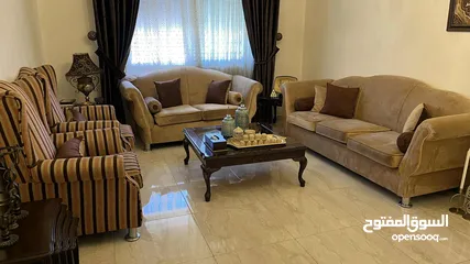  1 طقم كنب  للبيع