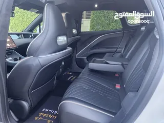  4 شانجان افاتار موديل 2023 AVATR 11 دفع كلي AWD وثنائي