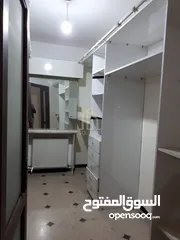  7 شقة أرضية مميزة 400م في أرقى مناطق الشميساني/ ref 1993