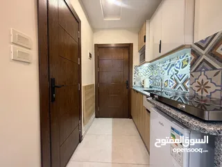  8 استديو للبيع مقابل جامعة اليرموك مميز تشطيب فاخر ايجاره السنوي 2000 دينار قابل للزيادة تشطيب جديد